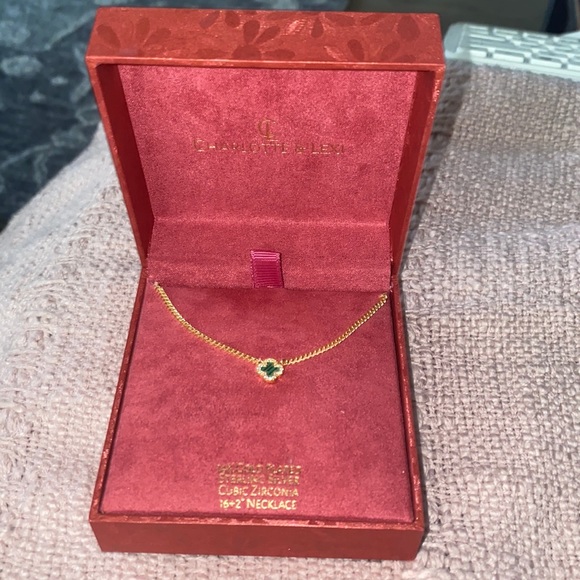 COPY - New in box! Clover Necklace - Gold & Green - Picture 1 of 3
